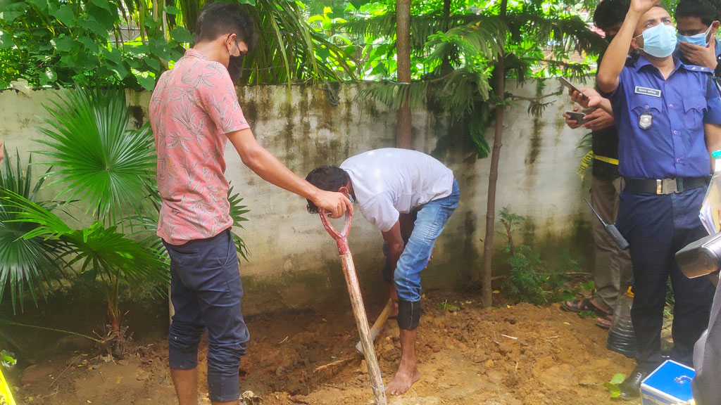 শ্রেণিকক্ষেই অধ্যক্ষকে ছয় টুকরা, মাথা আশকোনায়, দেহ আশুলিয়ায়