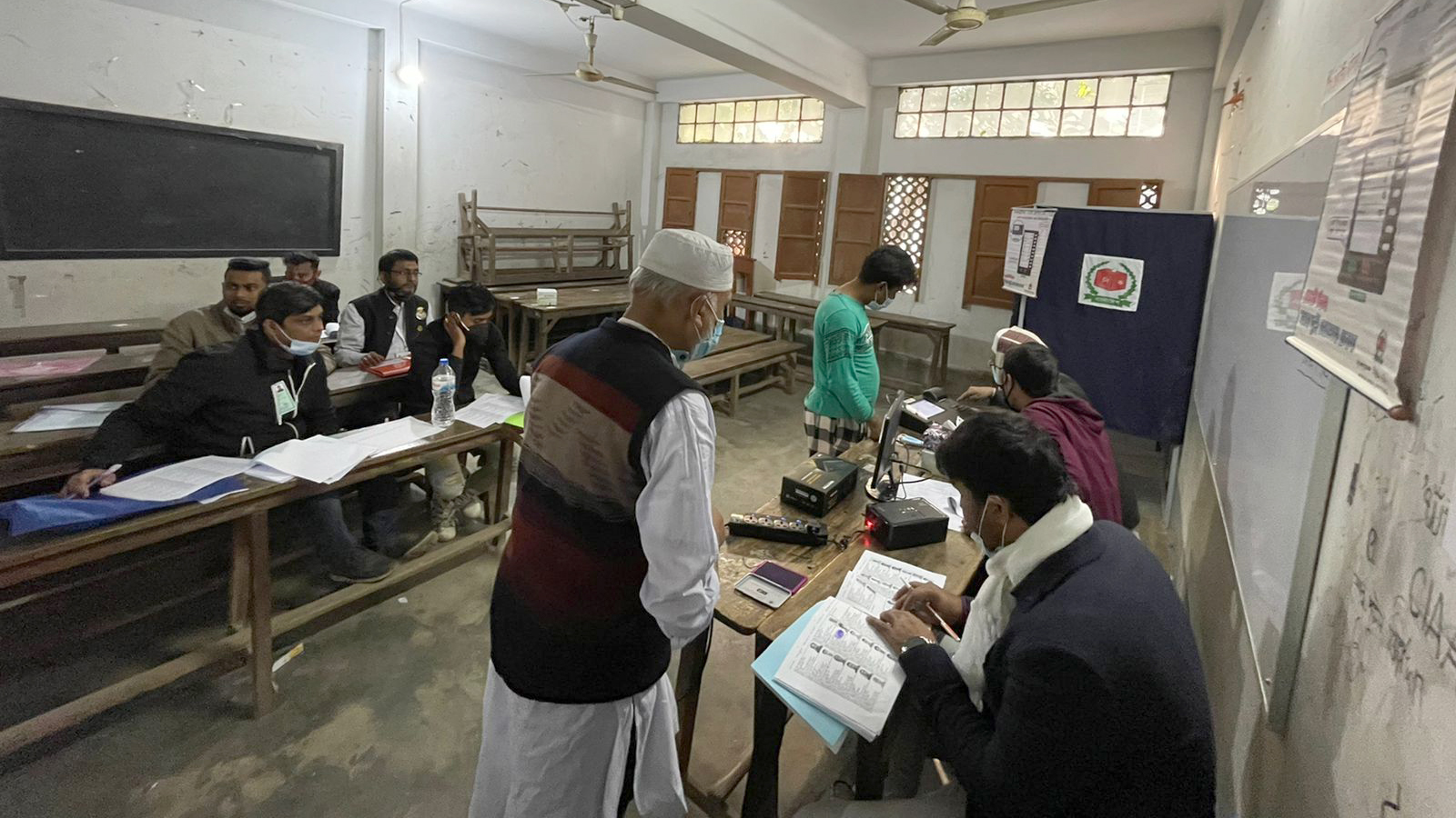 ‘হাতি গেছে বনে, শীতে পাখা বন্ধ’