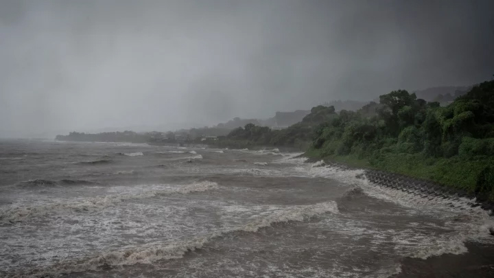 জাপানে ‘নানমাদলের’ তাণ্ডব, সরে যেতে বলা হয়েছে ৯০ লাখ মানুষকে