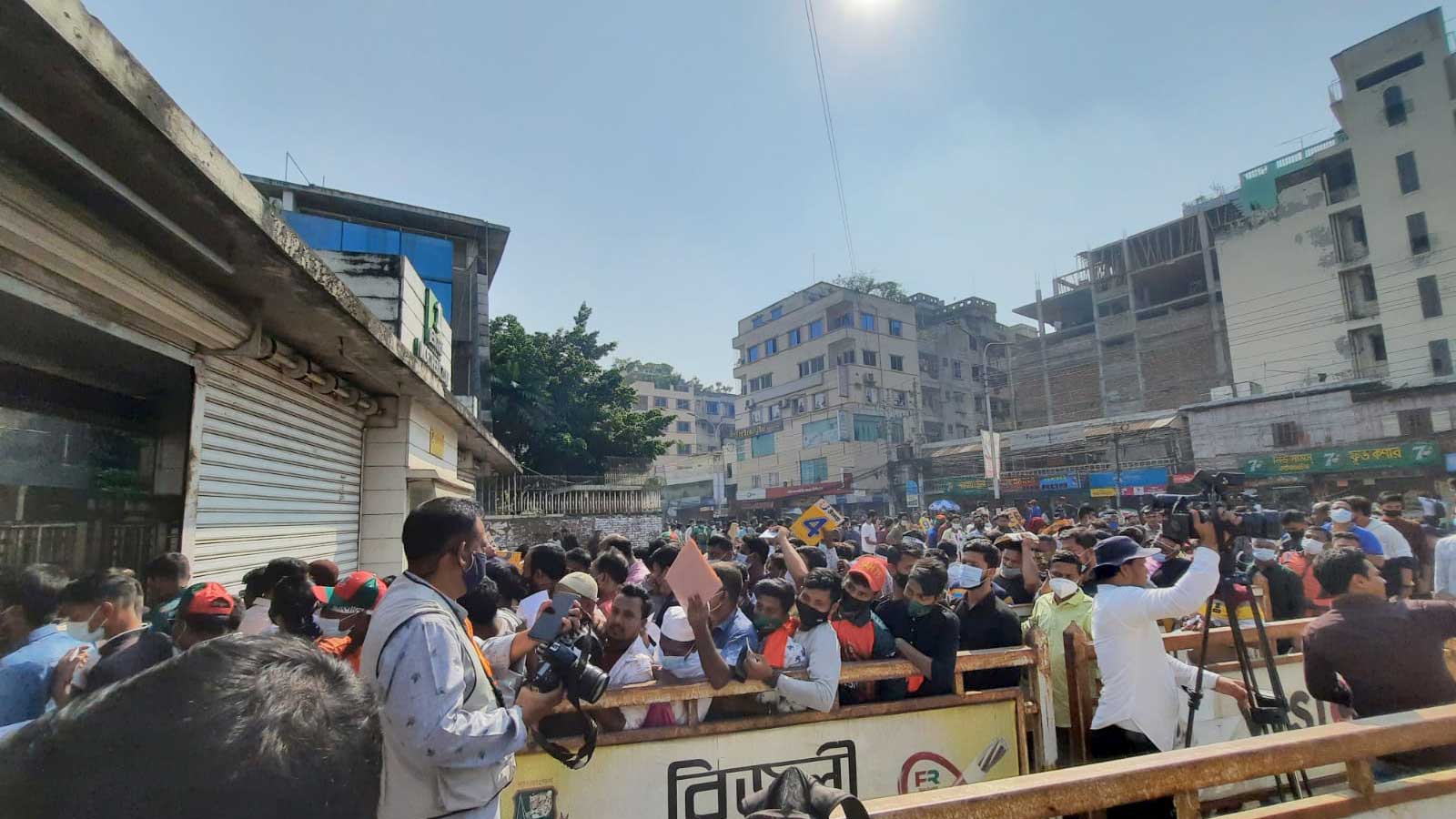 প্রাণ ফিরেছে মিরপুরে