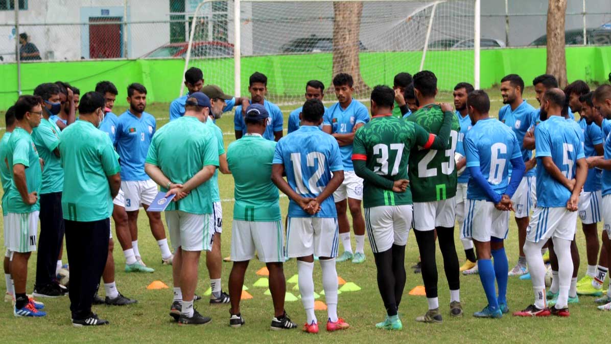 ফাইনালে ওঠার লড়াইয়ে বাংলাদেশের একাদশে যাঁরা 