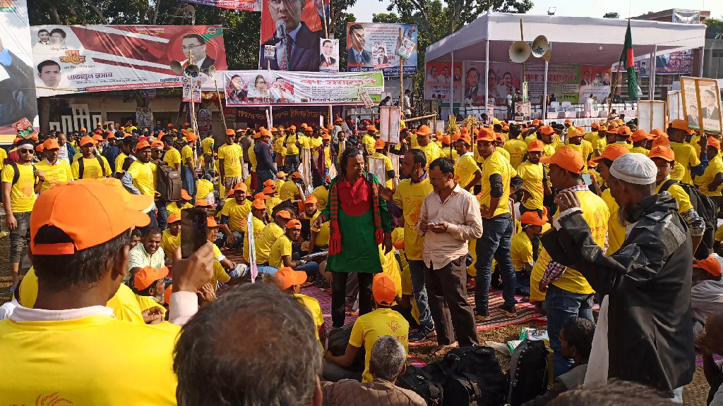 ফরিদপুরে বিএনপির সমাবেশ শুরু ১১টায়, বাড়ছে নেতা-কর্মীদের ভিড়  