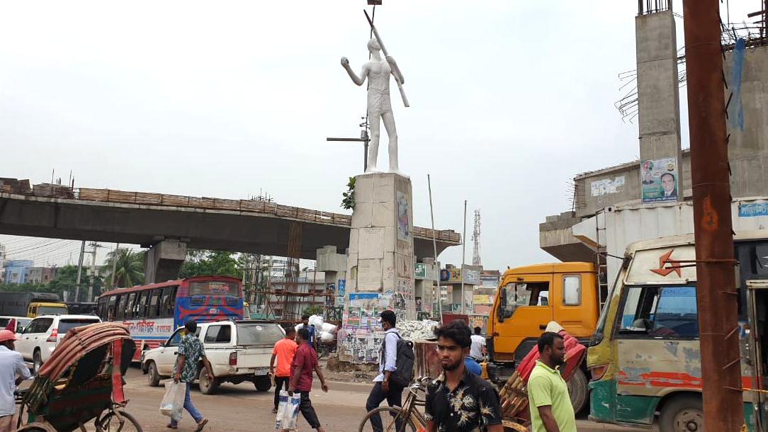 ‘জাগ্রত চৌরঙ্গী’ অরক্ষিত ঢাকা পড়েছে সৌন্দর্য