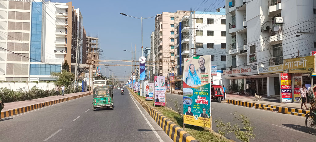আগামী ৭ ডিসেম্বর কক্সবাজারে যাবেন প্রধানমন্ত্রী শেখ হাসিনা। তাই পর্যটন এ শহরকে সাজানো হচ্ছে। কক্সবাজার সদর, কক্সবাজার, ৪ ডিসেম্বর, ২০২২। ছবি: মাইনউদ্দিন হাসান শাহেদ