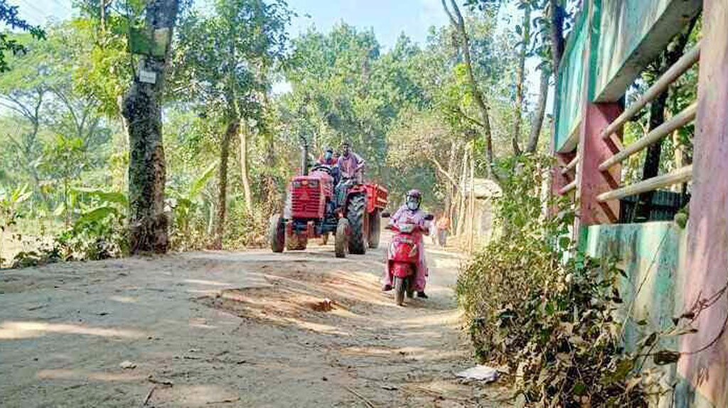 ২২ বছর সংস্কার হয়নি রাস্তা, চলাচলে ভোগান্তি