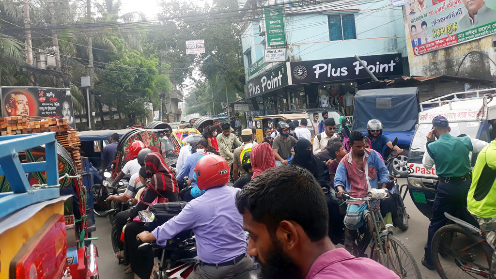 ২০ জায়গায় দুর্বিষহ যানজট