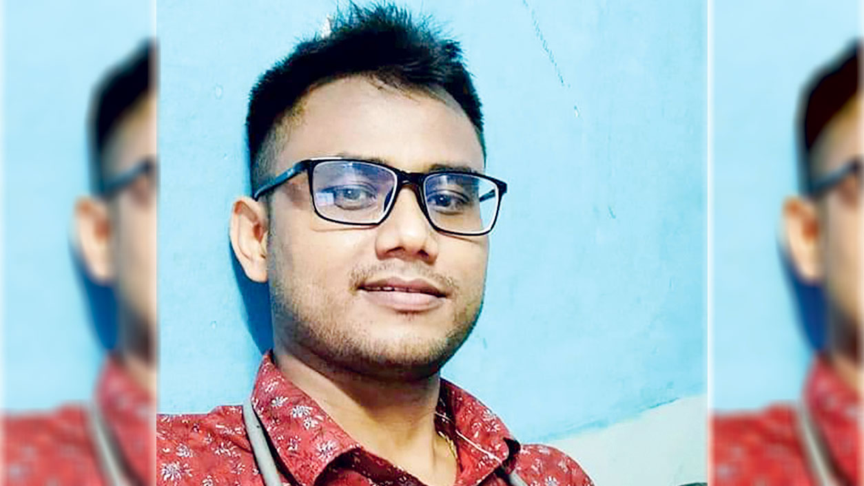 চিকিৎসকের মৃত্যুকে রহস্যজনক বলছেন স্বজনেরা