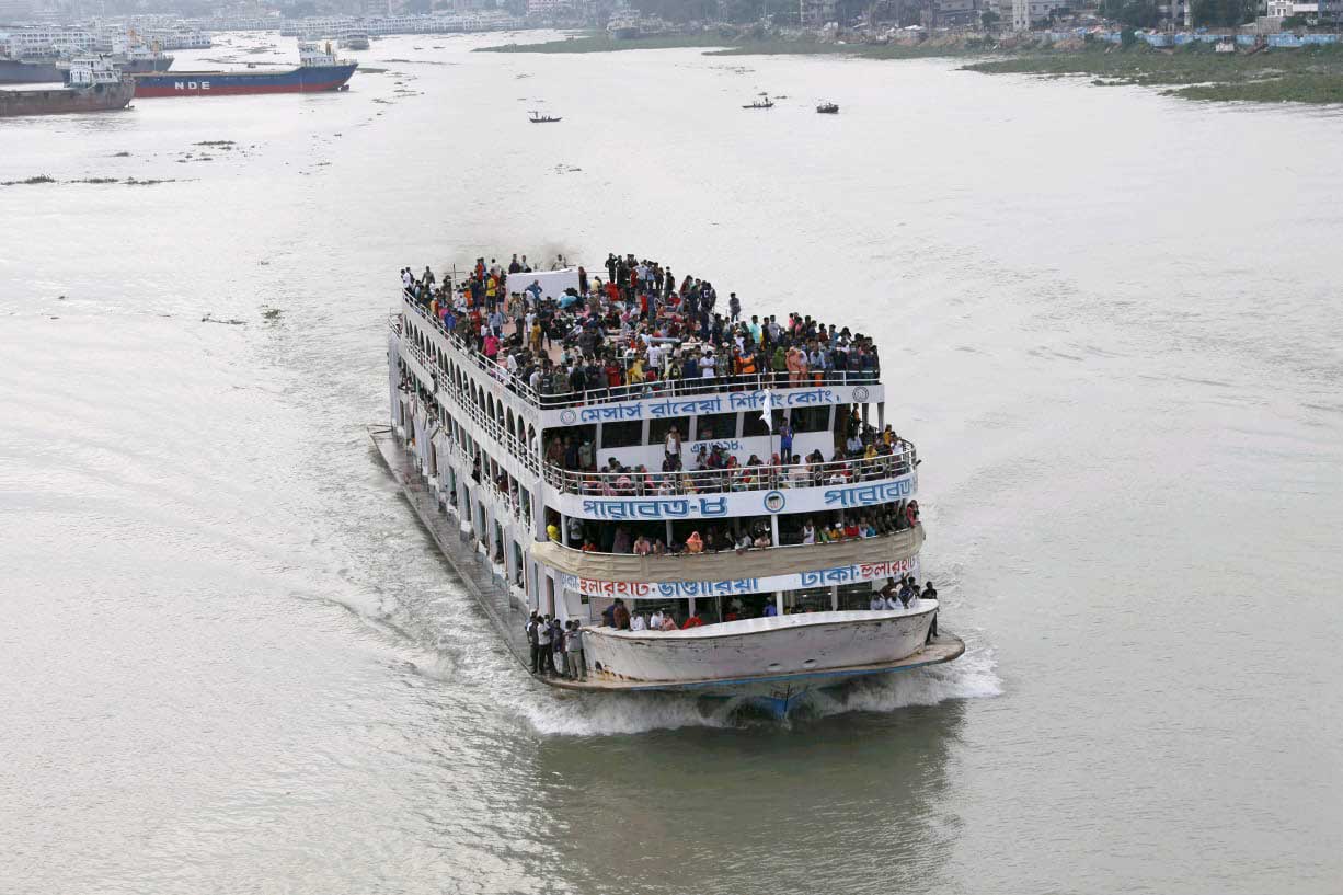 পটুয়াখালী রুটে নৌযান বন্ধের হুঁশিয়ারি