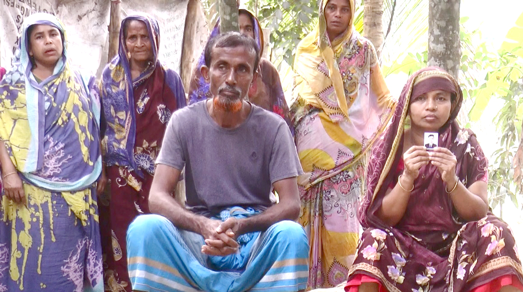 দালালের খপ্পরে টাকাও গেল সন্তানও হারাল মাদারীপুরের ৫ পরিবার