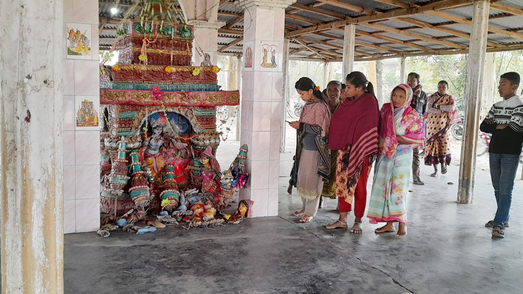 বালিয়াডাঙ্গীতে এক রাতে ১২ মন্দিরের ১৪টি প্রতিমা ভাঙচুর 