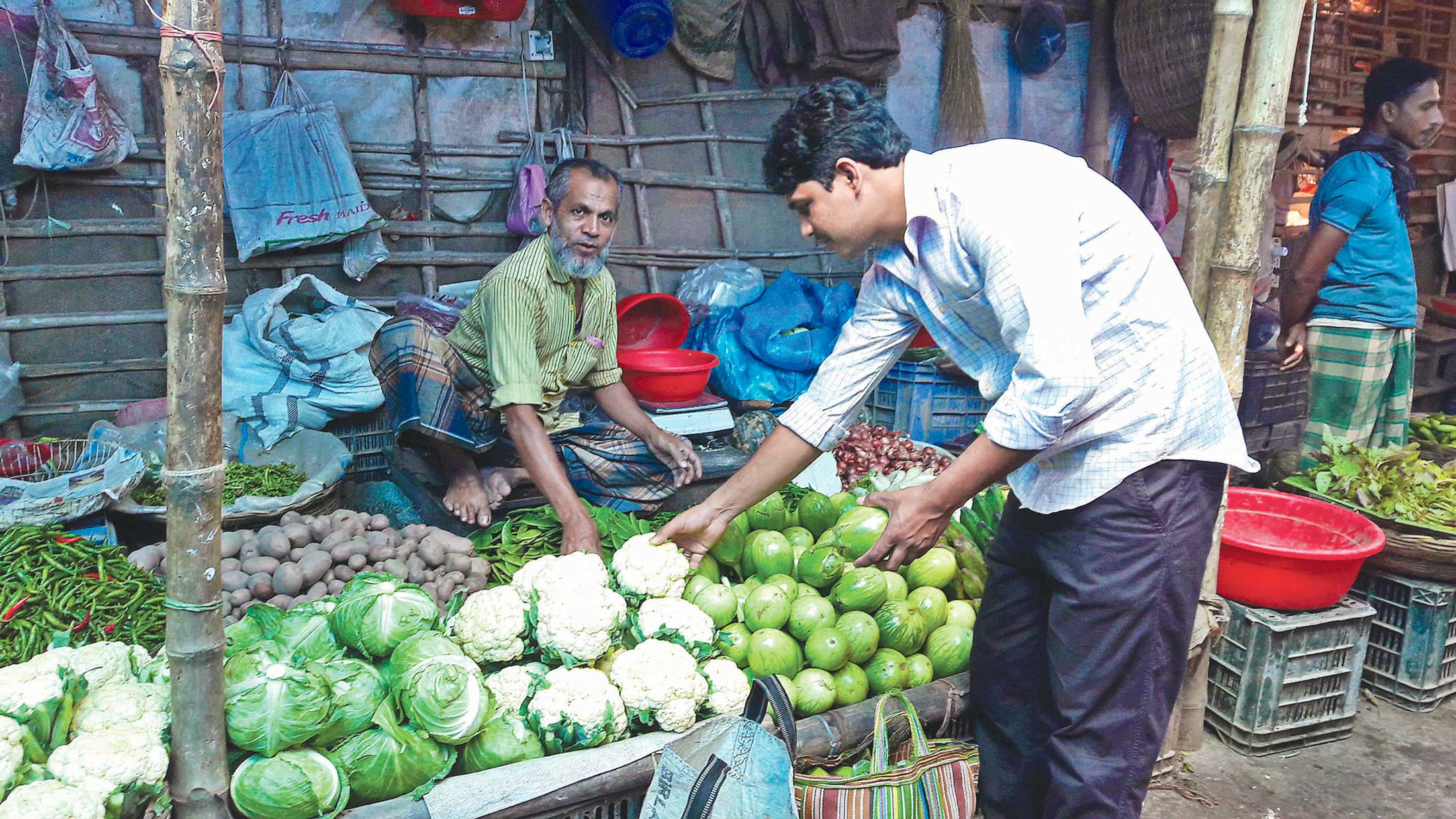 ঝিকরগাছায়  সবজির দাম  নাগালে