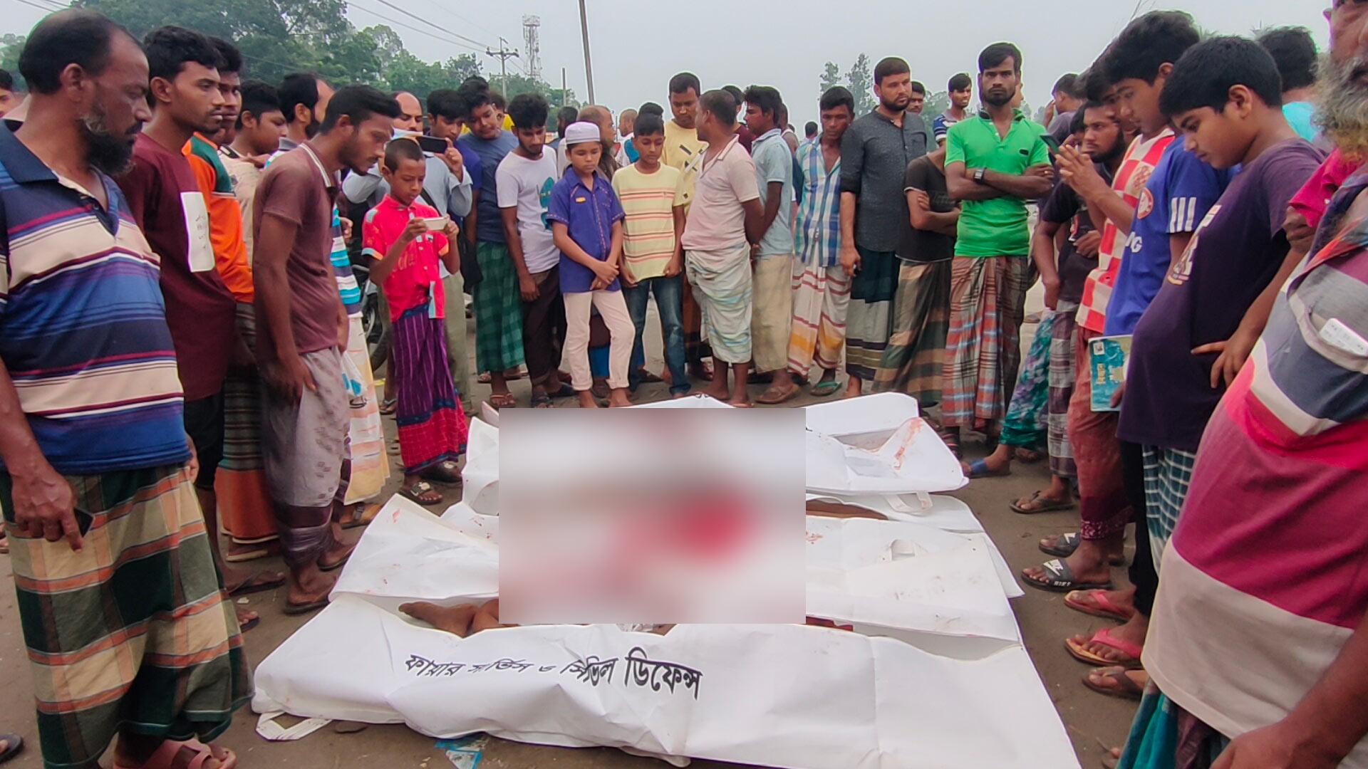 সিরাজগঞ্জের সলঙ্গায় অটো ভ্যানে কাভার্ড ভ্যানের ধাক্কা, নিহত ৩ 