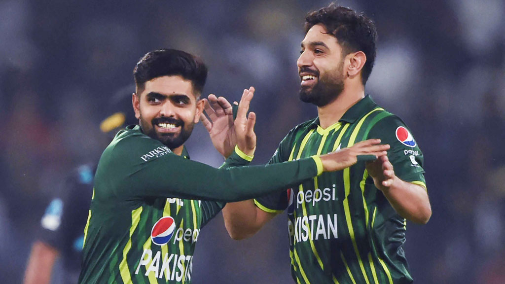 পাকিস্তানের বড় জয়ের ম্যাচে বাবরের যে রেকর্ড