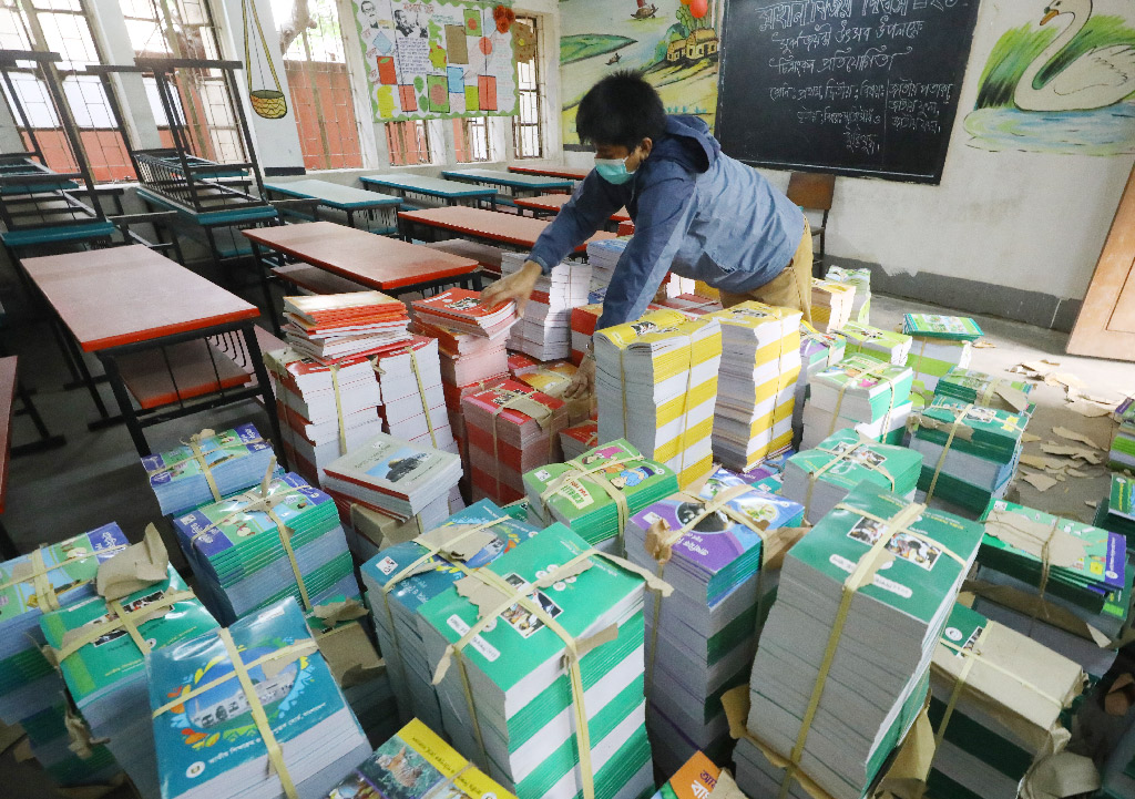 ভাঙ্গুরায় আজও নতুন বই পায়নি প্রাক-প্রাথমিক শিক্ষার্থীরা