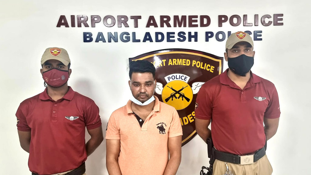নামাজরত মুসল্লিকে কুপিয়ে আহত, দেশত্যাগের আগে প্রধান আসামি গ্রেপ্তার