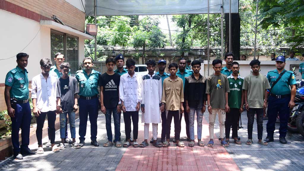 টিকটক ভিডিও করতে ফটোগ্রাফারকে খুন করে ক্যামেরা ছিনতাই, গ্রেপ্তার ১০