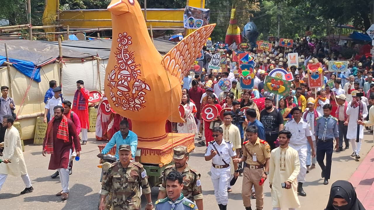 বর্ণিল শোভাযাত্রার মধ্যে দিয়ে শুরু চবির পয়লা বৈশাখ উদ্‌যাপন