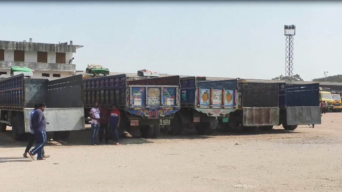 যাত্রী দুর্ভোগ, বন্দর স্থবির