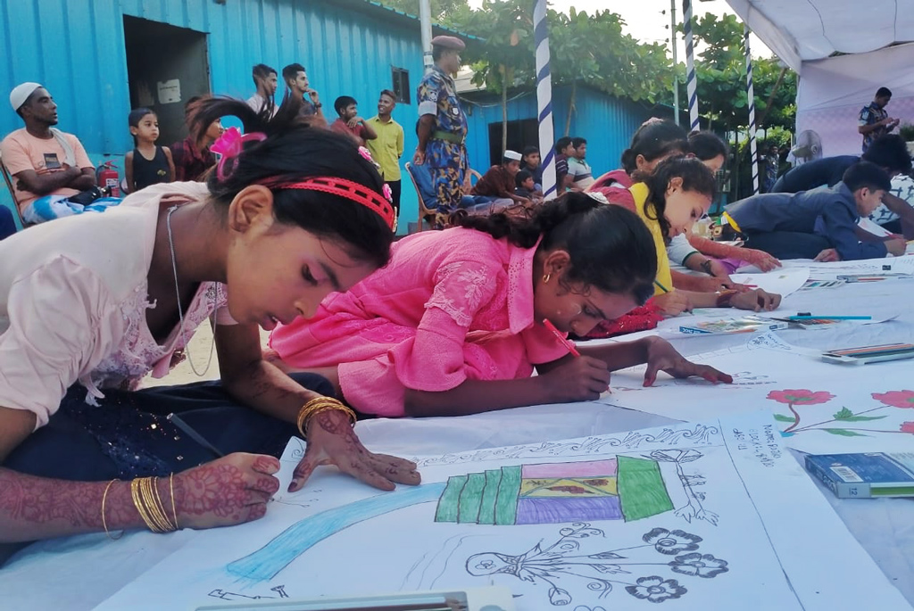 রোহিঙ্গা শিশুদের চিত্রকর্মে মিয়ানমারের স্মৃতি 
