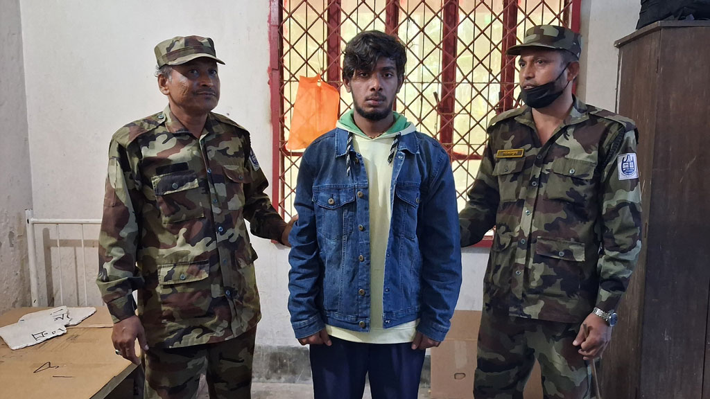 চবিতে আবারও ভুয়া শিক্ষার্থী আটক