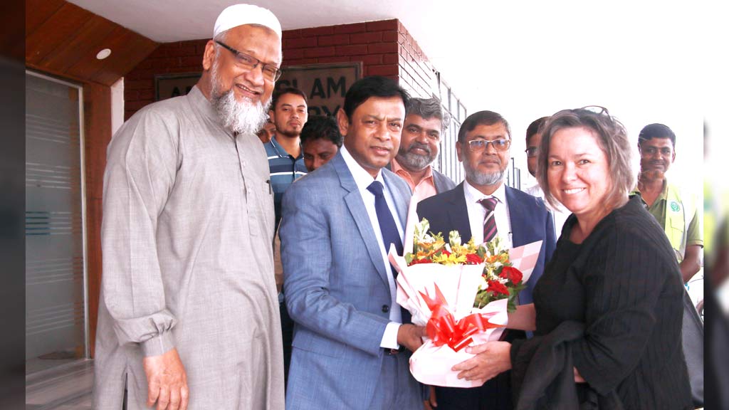 গাজীপুরে ব্রি পরিদর্শনে কানাডীয় প্রতিনিধিদল