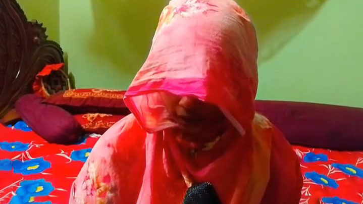 বিয়ের দাবিতে ভাতিজার বাড়িতে চাচি