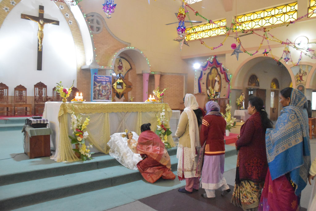 আজ শুভ বড়দিনে চলছে প্রার্থনা। উত্তম মেষপালক ক্যাথিবড্রাল বাগান পাড়া, রাজশাহী। ছবি: মিলন শেখ