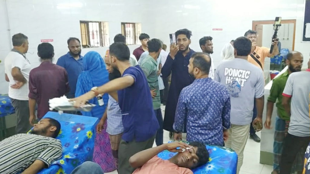 চাঁদপুরে বাস-অটোরিকশা সংঘর্ষে নিহত ২, শিশুসহ আহত ৬
