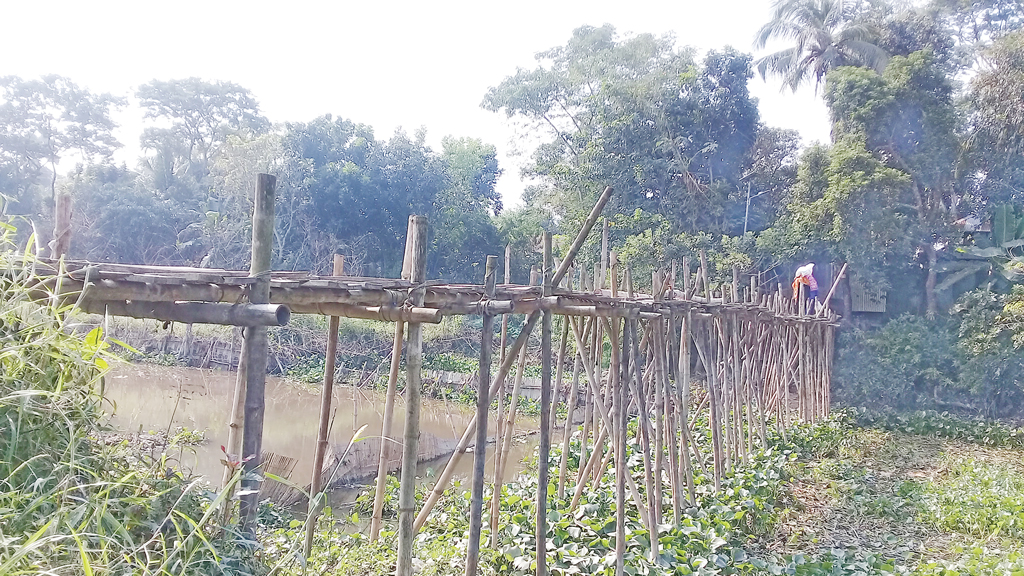 ২৫ বছরেও সেতু হয়নি তেভাগিয়ায়
