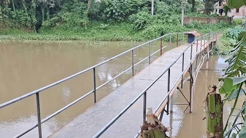 প্রবাসীদের অর্থে সেতু নির্মাণ, দুর্ভোগ কমল ৫ গ্রামের মানুষের