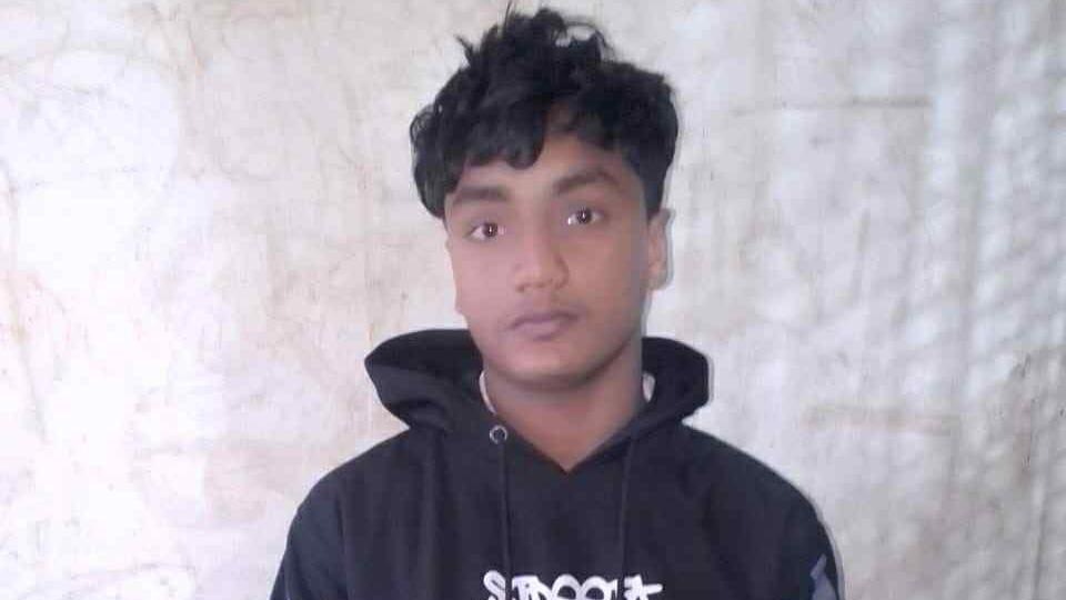 থানা কমপ্লেক্সের ভেতরে গরু চরাতে নিষেধ করায় পুলিশ সদস্যকে কুপিয়ে জখম