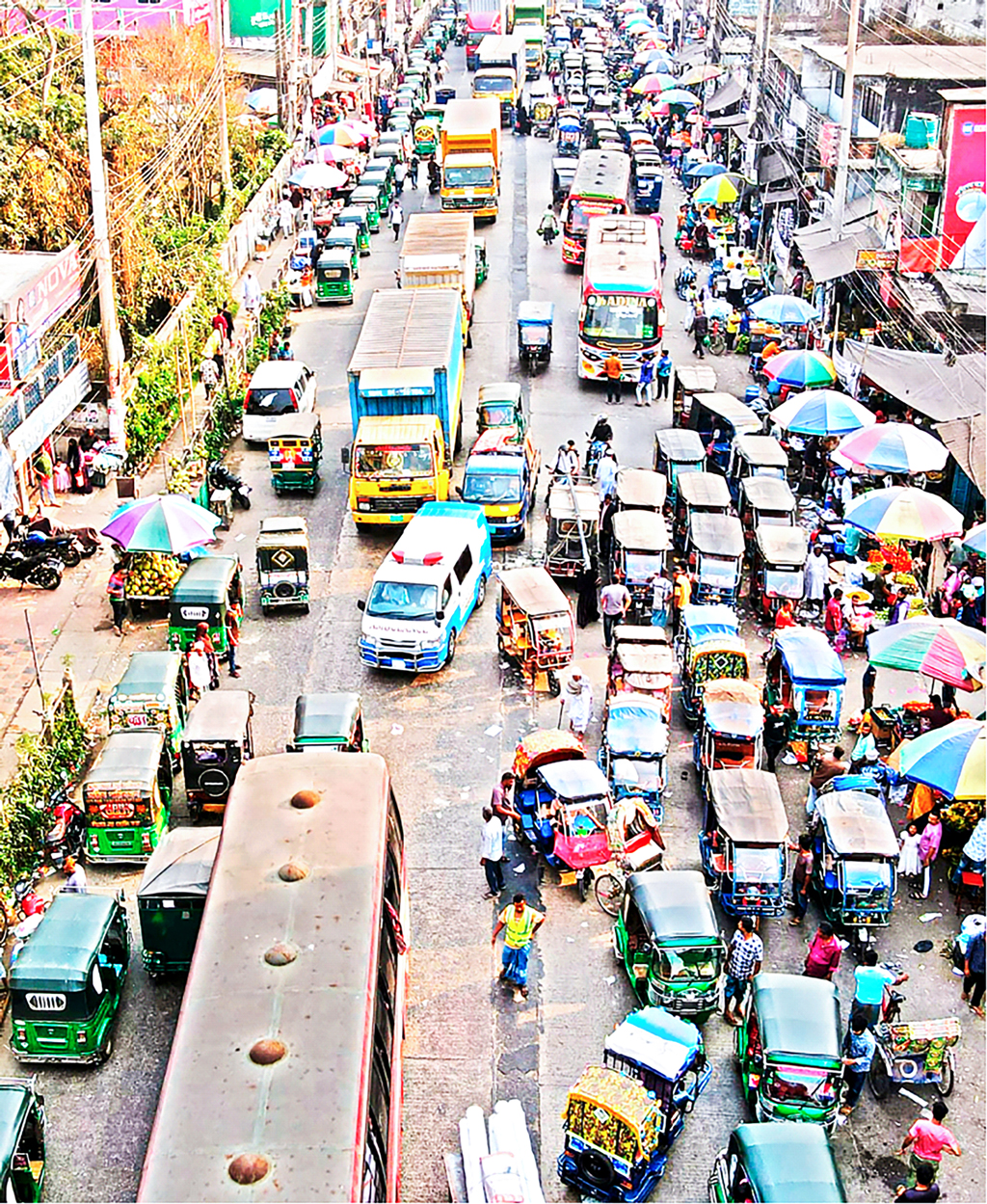 ঢাকা-চট্টগ্রাম: মহাসড়কে ব্যাটারি রিকশা, বন্ধে হিমশিম পুলিশ