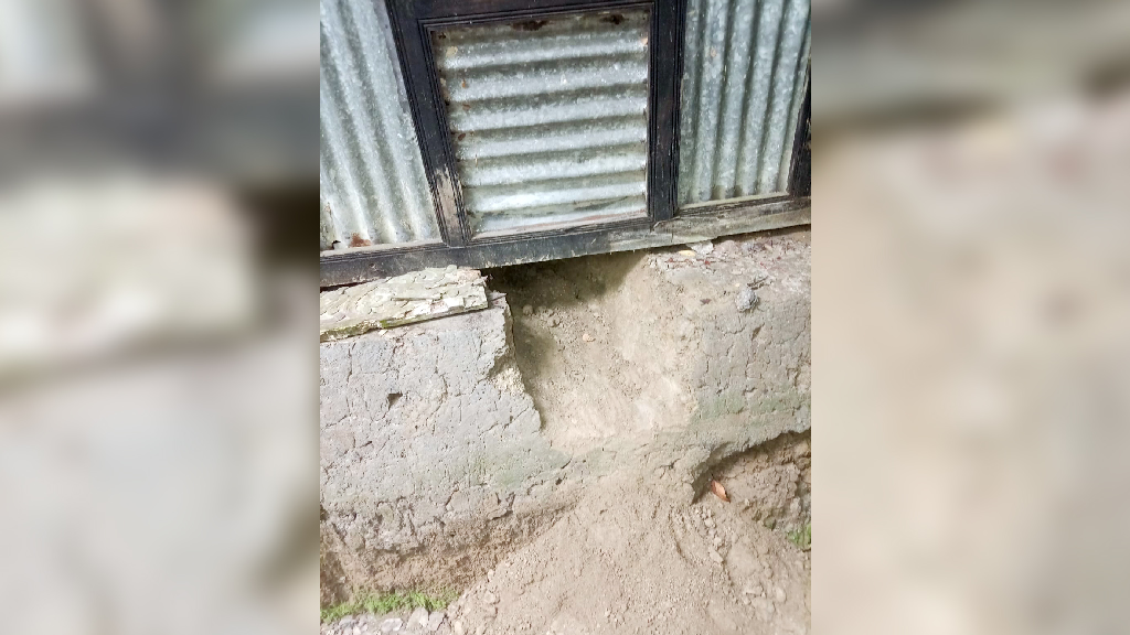 কচুয়ায় সিঁধ কেটে ঘরে ঢুকে বৃদ্ধাকে হত্যা