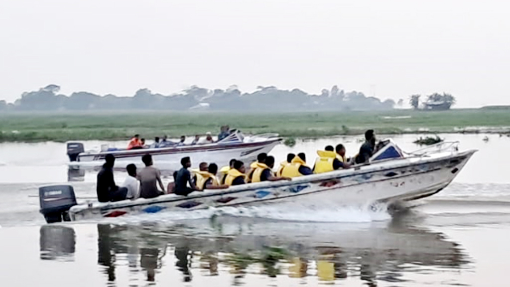 চাঁদপুরে ইলিশ প্রজনন রক্ষার অভিযানে ৩৭২ জেলে গ্রেপ্তার