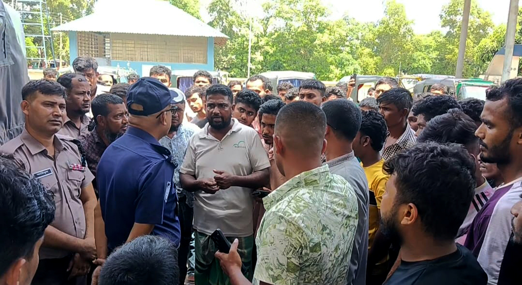 চাঁদপুরে তীব্র গ্যাস-সংকট, অটোচালকদের সড়ক অবরোধ