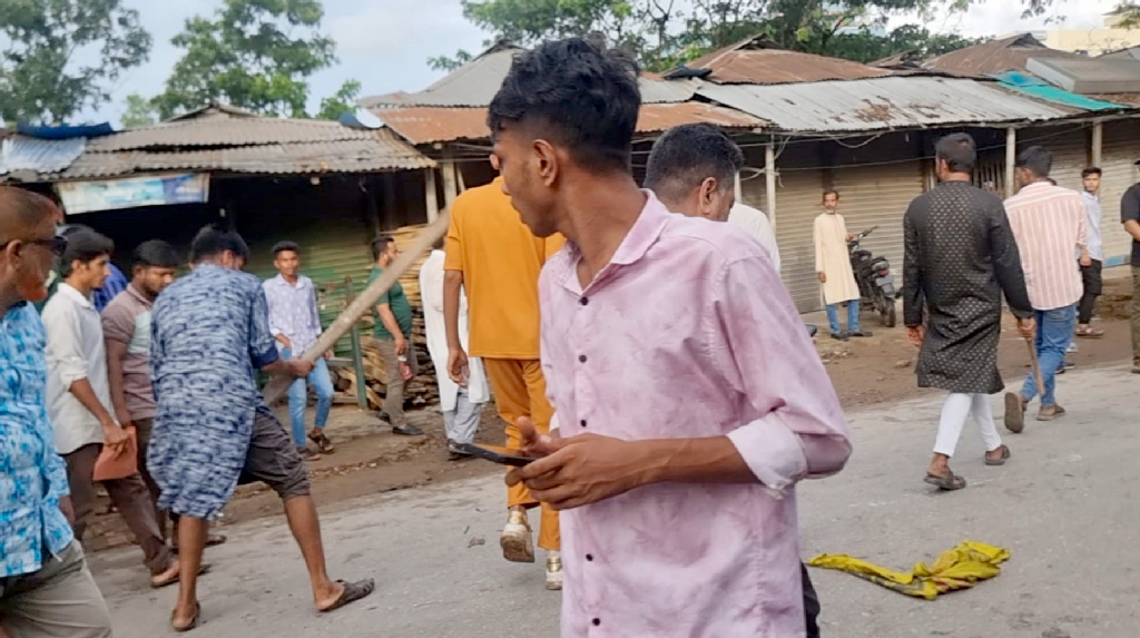 চাঁদপুরে বিএনপির এক পক্ষের মিছিলে অপর পক্ষের হামলা, আহত ১০