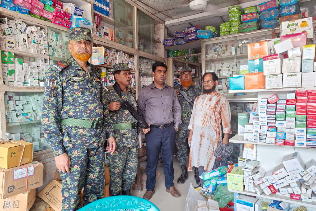 চাঁদপুরে মেয়াদোত্তীর্ণ ওষুধ ও পণ্য বিক্রির দায়ে ৪ প্রতিষ্ঠানকে জরিমানা