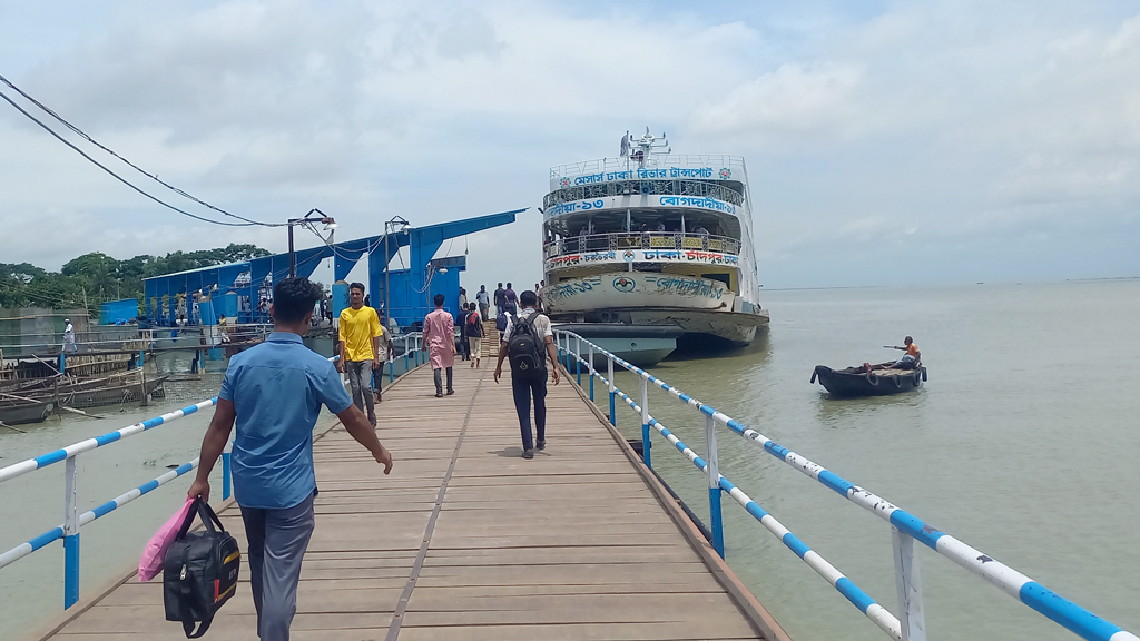 ঈদযাত্রায় চাঁদপুর-ঢাকা নৌপথে ফিটনেসবিহীন লঞ্চ চলবে না: ডিসি