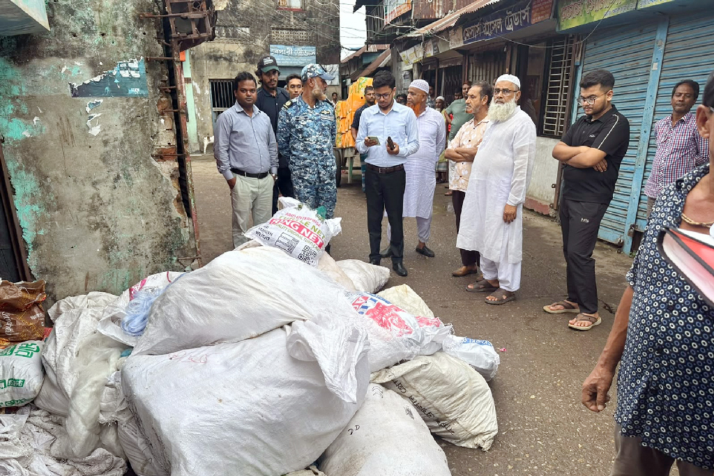 চাঁদপুরে গোডাউন থেকে ১৫ লাখ মিটার কারেন্ট জাল জব্দ