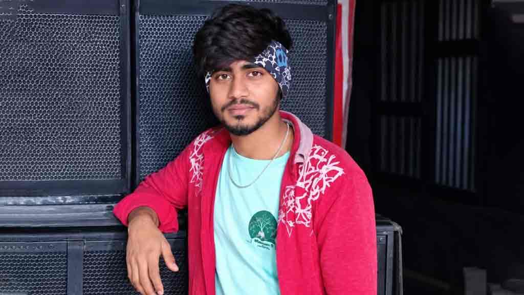 চাঁদপুরে পিকআপ-ট্রলির সংঘর্ষ, প্রাণ গেল তরুণের