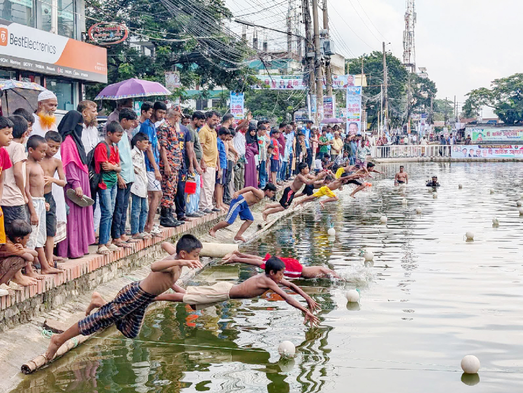 চাঁদপুরে জেলা প্রশাসক কাপ সাঁতার প্রতিযোগিতা অনুষ্ঠিত