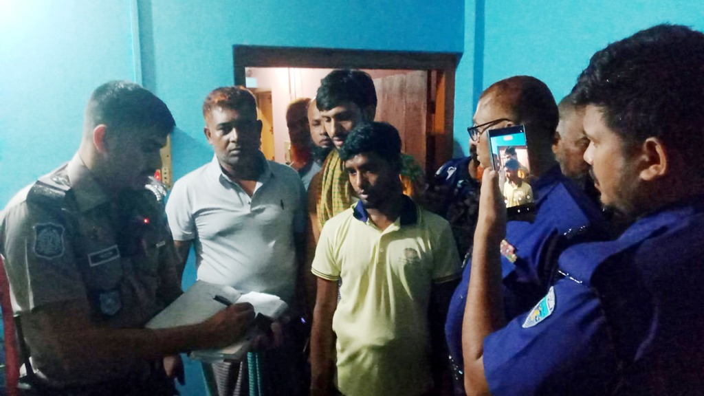 চাঁদপুরের শাহরাস্তিতে ডাকাতি, গৃহবধূ নিহত, আহত আরও একজন