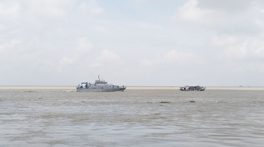 ইলিশ ধরায় ২২ দিনের নিষেধাজ্ঞা শুরু, জেলেশূন্য পদ্মা-মেঘনার অভয়াশ্রম