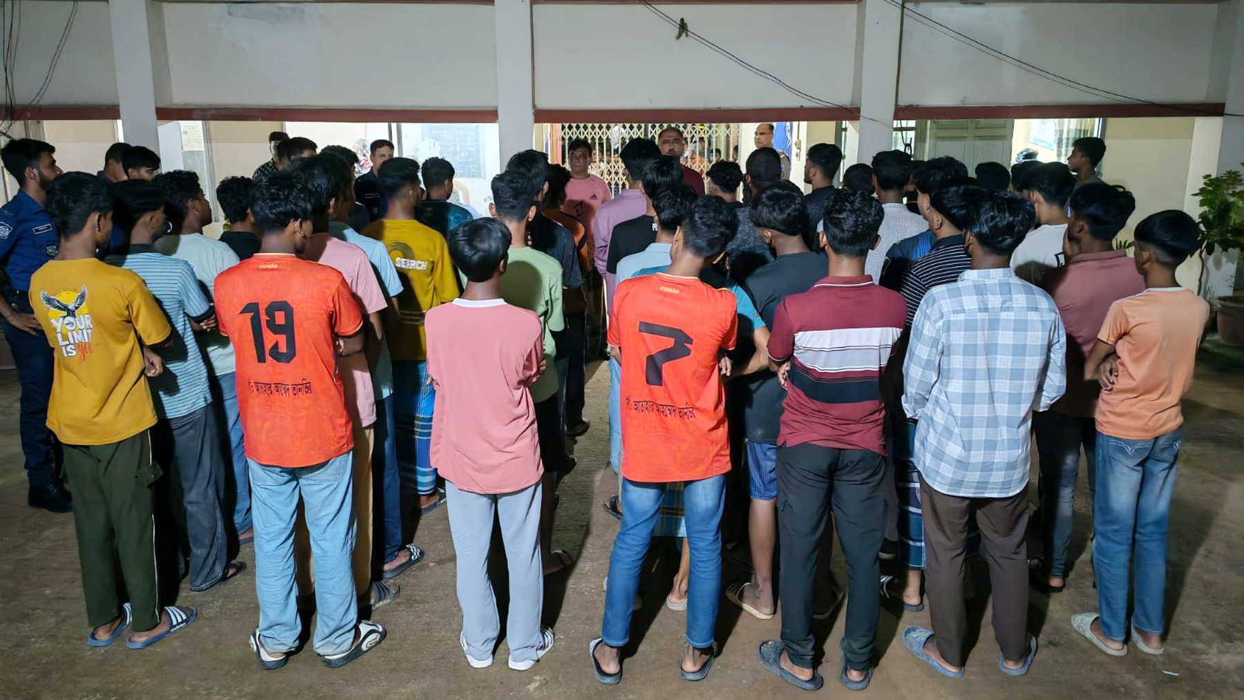 চাঁদপুরে কিশোর গ্যাংবিরোধী অভিযানে ৩৭০ জন আটক, ১৩ জনের বিরুদ্ধে মামলা