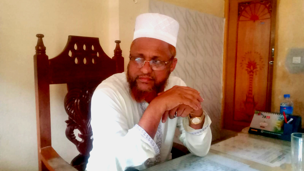 আলিম পরীক্ষার প্রবেশপত্র বিতরণে অতিরিক্ত টাকা আদায়, অধ্যক্ষ অবরুদ্ধ