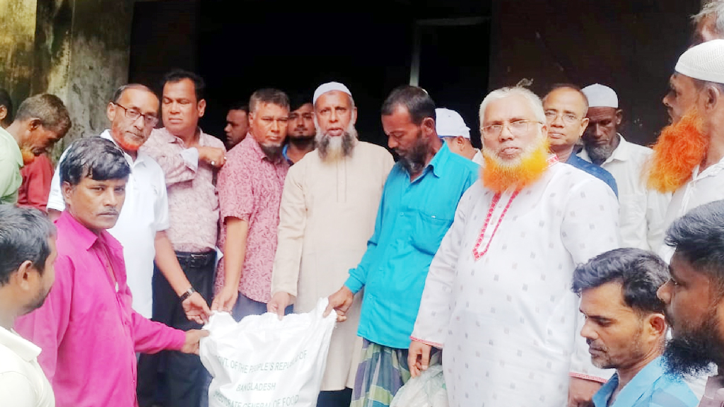 চাঁদপুরে ৪৫ হাজার জেলেকে খাদ্যসহায়তা প্রদান