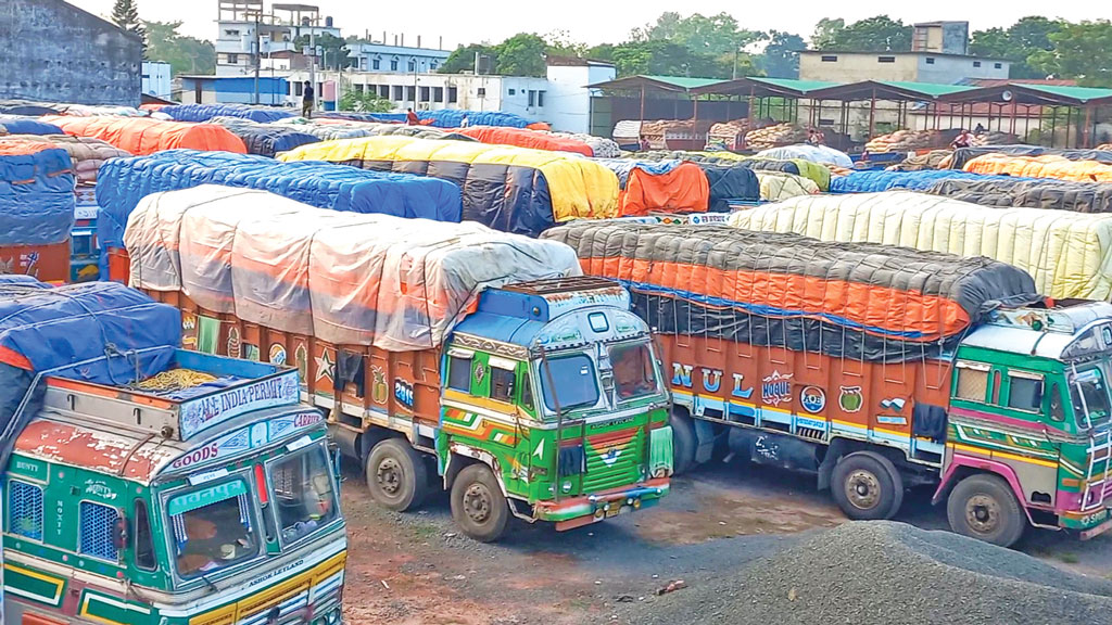 হিলিতে চাল খালাসের জট খুলছে