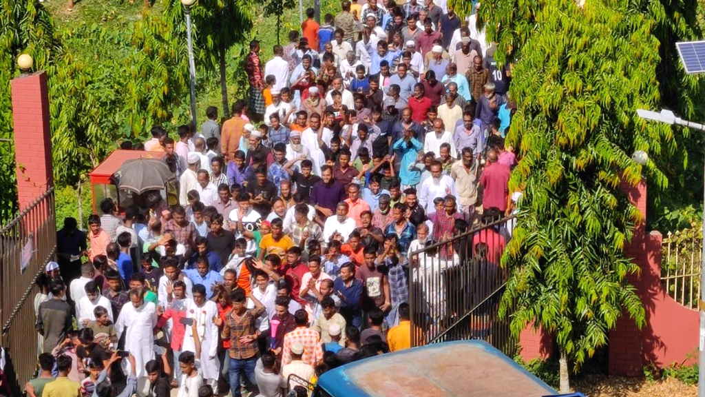 মনোনয়নপত্র দাখিলে স্বাস্থ্যবিধি উপেক্ষা