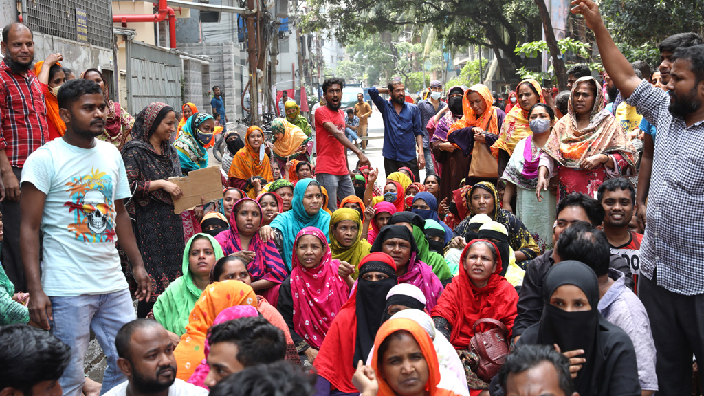 এখনো বেতন ও উৎসব ভাতা পাননি বেশিরভাগ কারখানা শ্রমিক