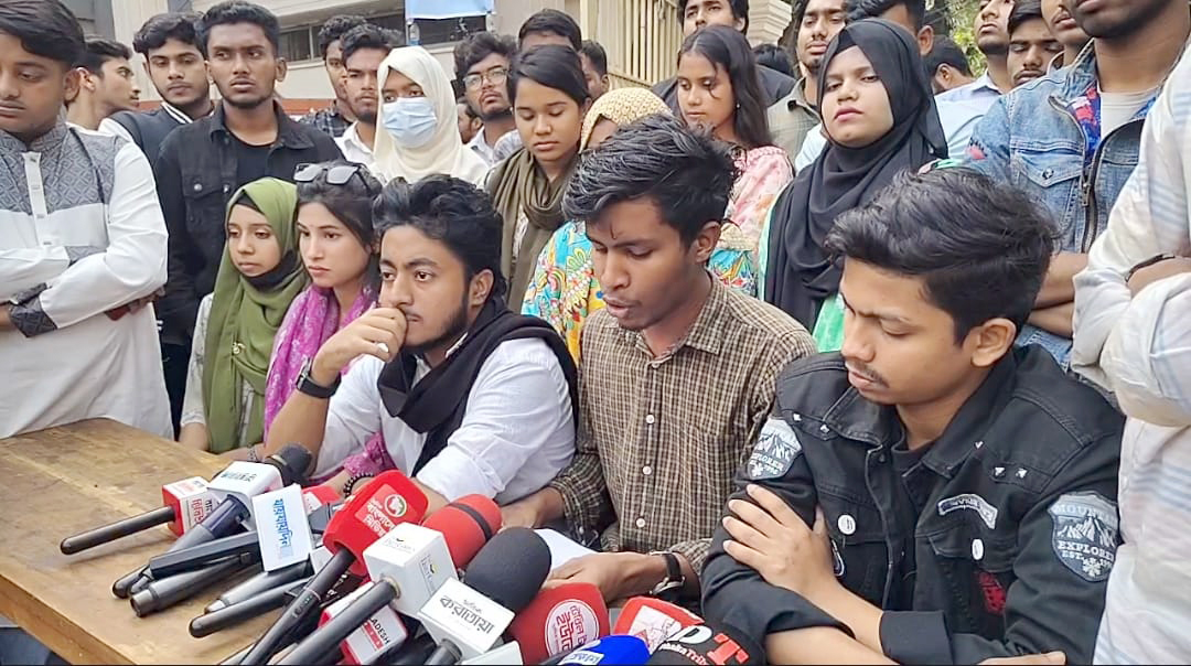 ঢাকা সেন্ট্রাল ইউনিভার্সিটি: অধ্যাদেশ জারির আলটিমেটাম দিয়ে আন্দোলন স্থগিত